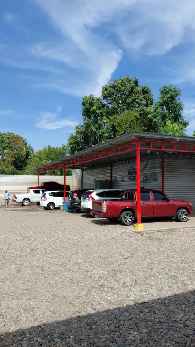 Instalaciones de Lubricentro Pacura en Olanchito